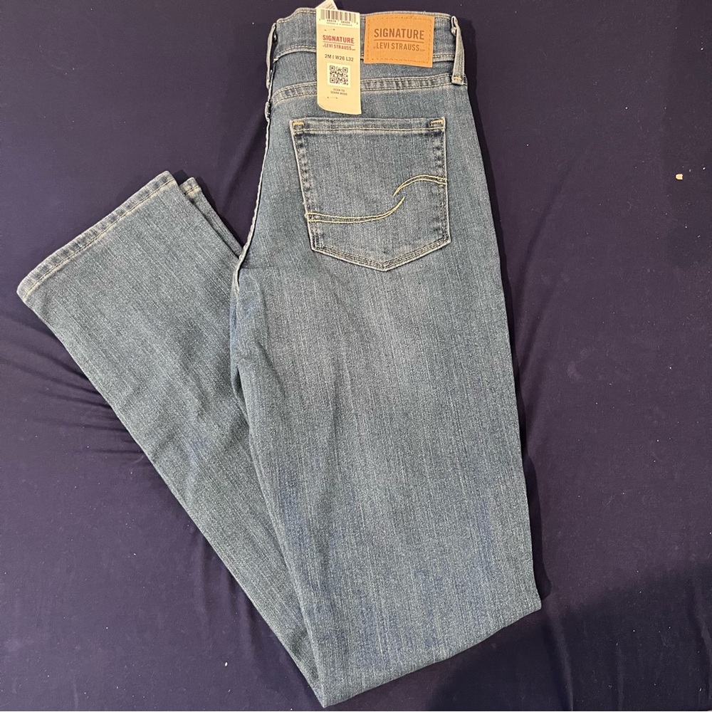Signature Levi Strauss Women’s Jeans Mid Rise Straight 2M W26 L32 NEW